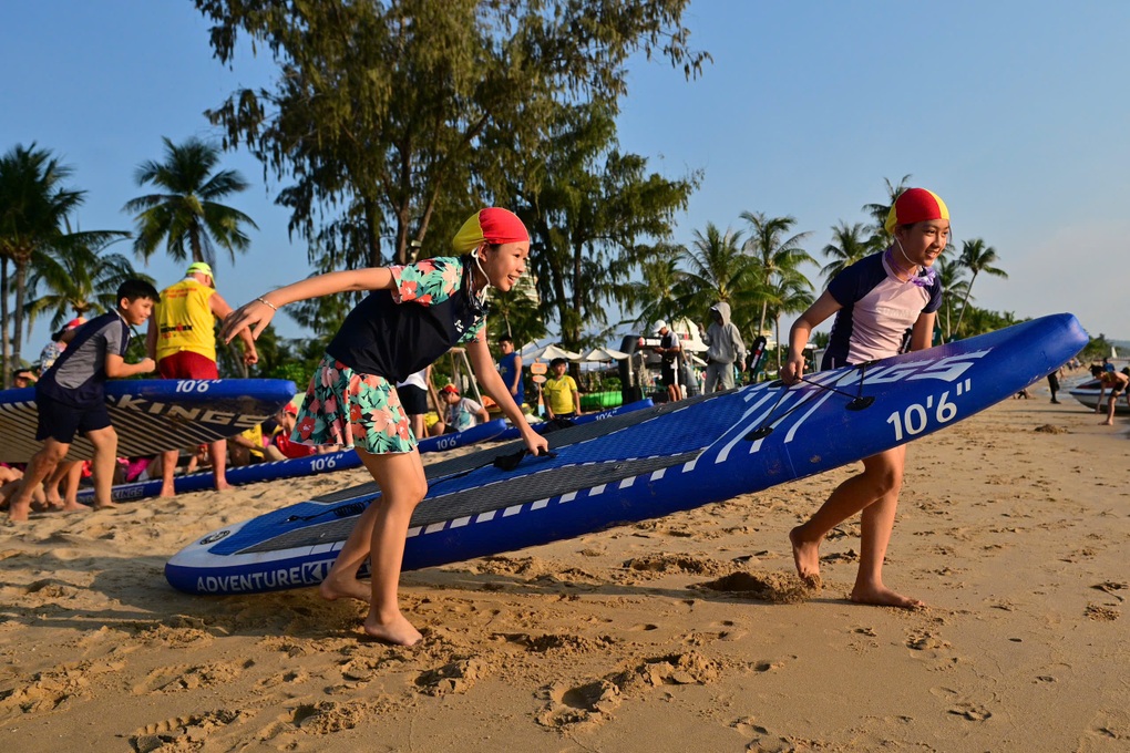 Giải BIM Group IRONMAN 70.3 Phu Quoc đào tạo kỹ năng an toàn nước cho học sinh - 3