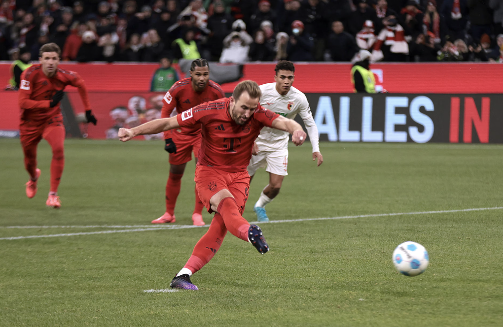 Harry Kane lập hat-trick, Bayern Munich thắng đậm trên sân nhà - 1