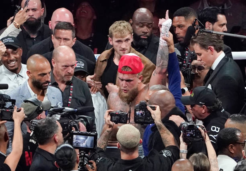 Jake Paul đánh bại huyền thoại Mike Tyson trong trận quyền anh tranh cãi - 2