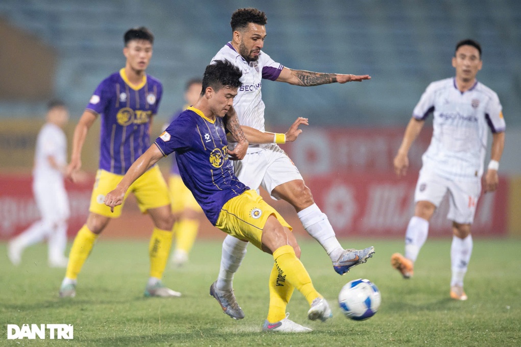 Văn Quyết kiến tạo tinh tế, Hà Nội FC trở lại top 3 V-League - 4